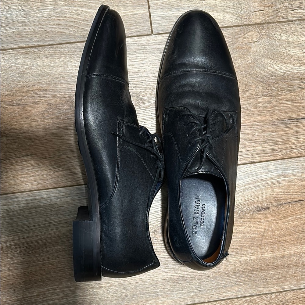 Cole Haan Black Oxfords with Smooth Leather and Decorative Broguing